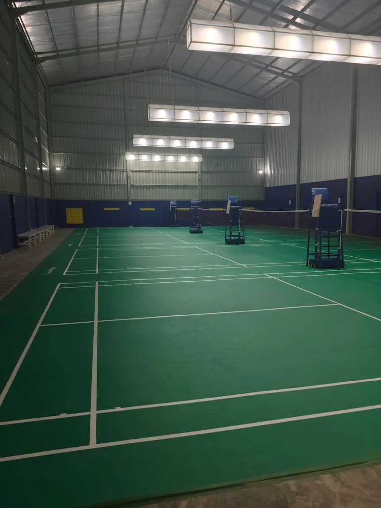Kelebihan lapangan badminton GOR Bypass Karawang